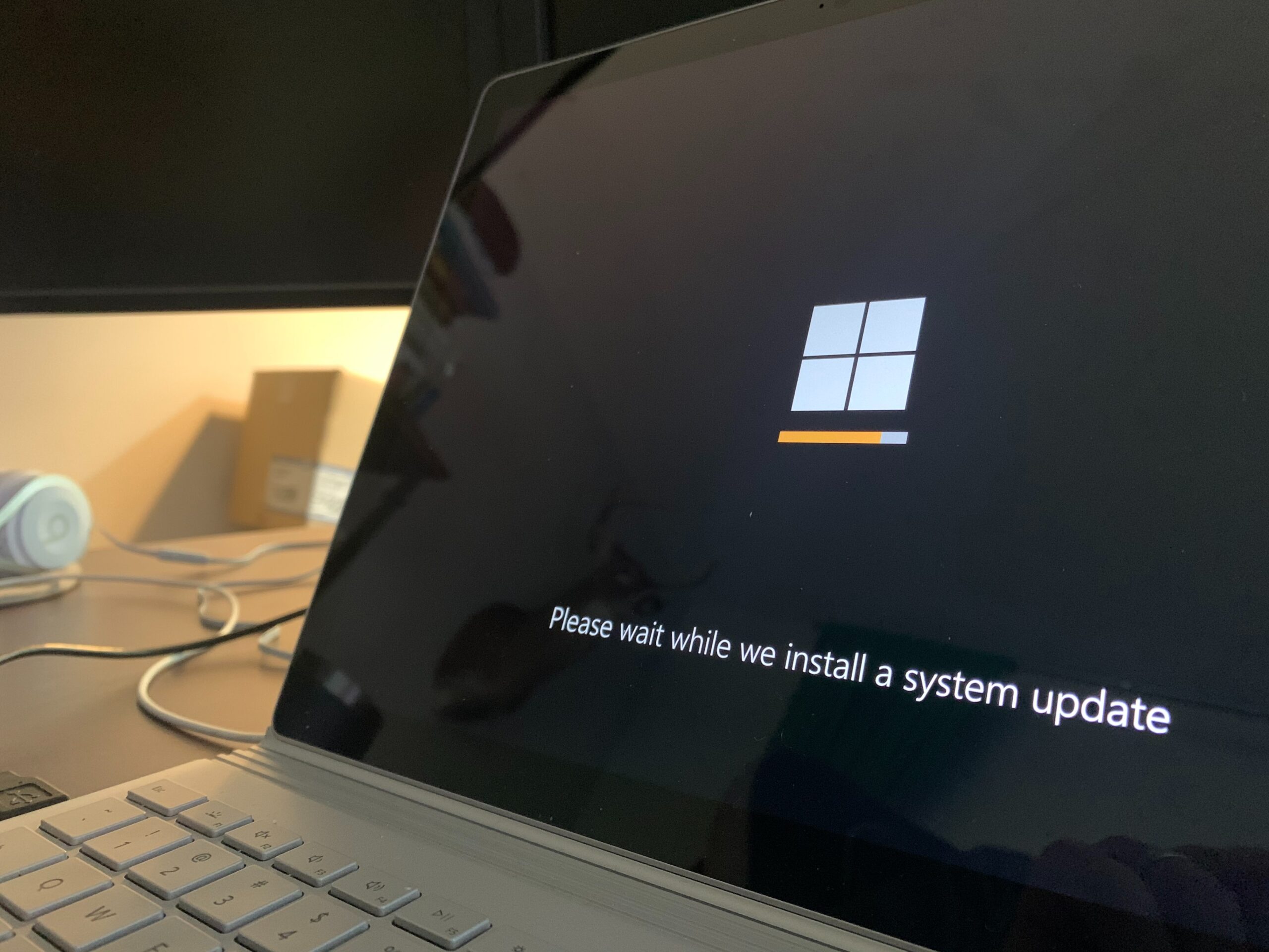 Windows 10で共有ファイルを開いているユーザーを特定する方法